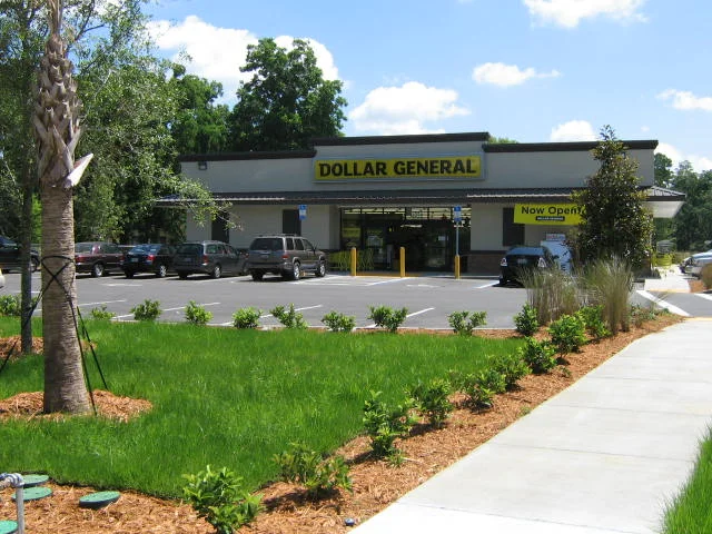 dollar general store exterior and landscaping